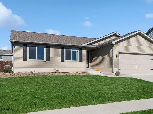 806 37th St SW, Bondurant, IA 50035