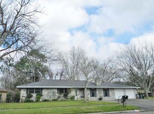 1800 N Rockisland St, Angleton, TX 77515