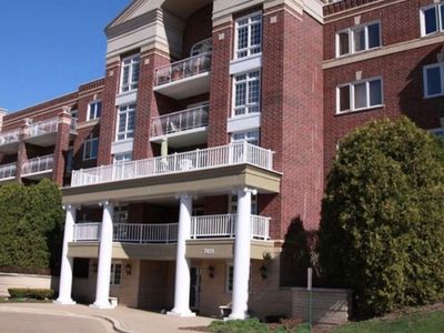 7021 W Touhy Ave APT 304, Niles, IL, 60714