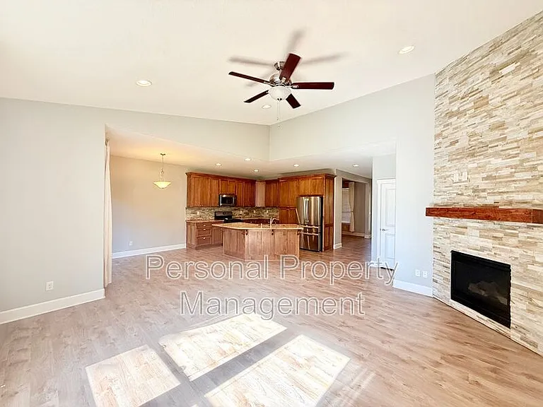 14317 NE 40th Cir — Photo 10