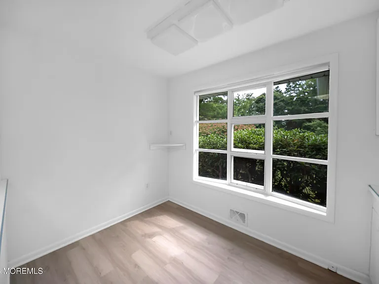 170 Bingham Ave — Photo 12
