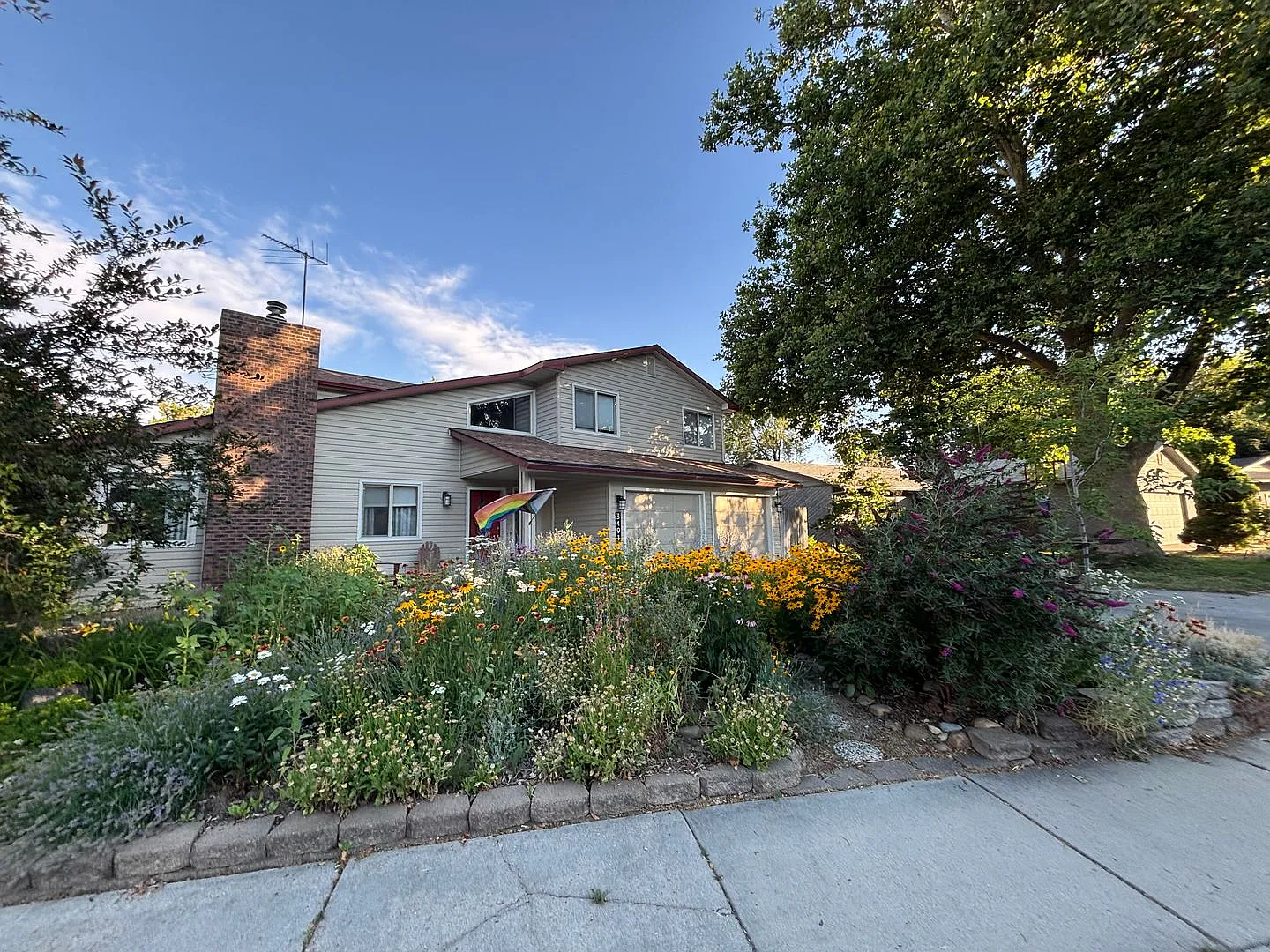 Spacious NW Boise Home with Covered Patio, Garden Area & Washer/Dryer — Photo 2