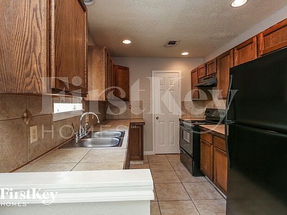 5th image of 3924 Longstraw Dr