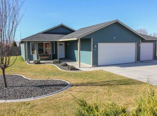 26 Columbia Rd, Burbank, WA 99323