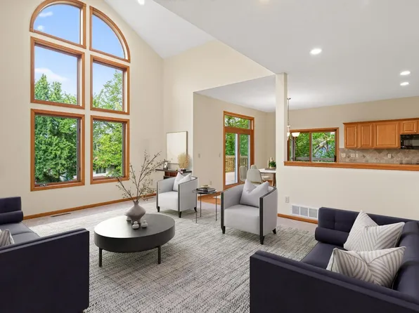 9848 Oak Shore Dr, Lakeville, MN 55044