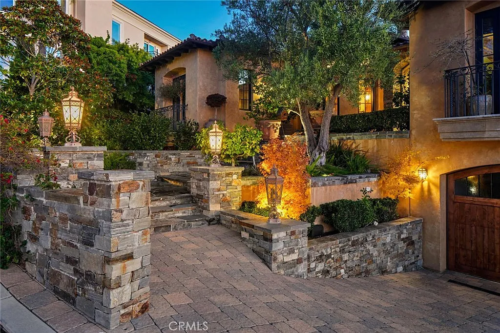 4 bed, 6.0 bath, 5052 sqft, $18,900 — Photo 3