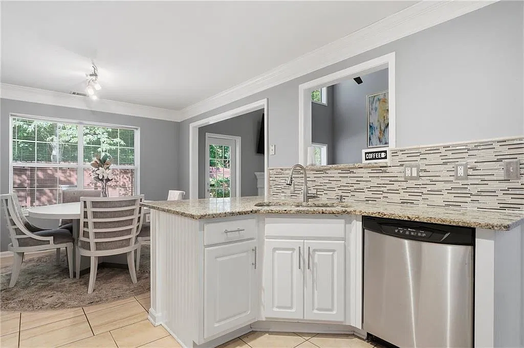 3 bed, 3.0 bath, 1560 sqft, $3,000 — Photo 3