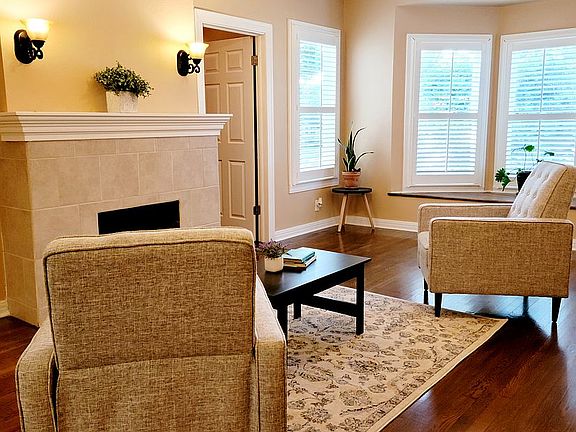 2nd image of 2210 W Magnolia Ave
