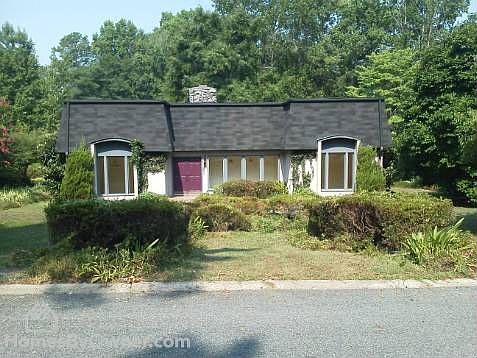2nd image of 1908 Stonewall St