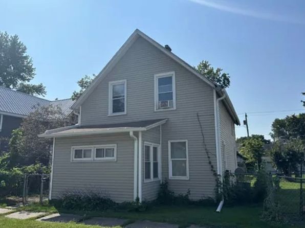 1721 W 8th St, Davenport, IA 52802