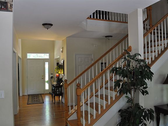 4th image of 304 Lawtonwood Ln