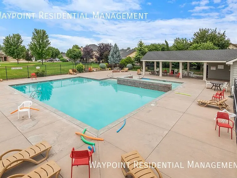 1142 W Parkstone St — Photo 36