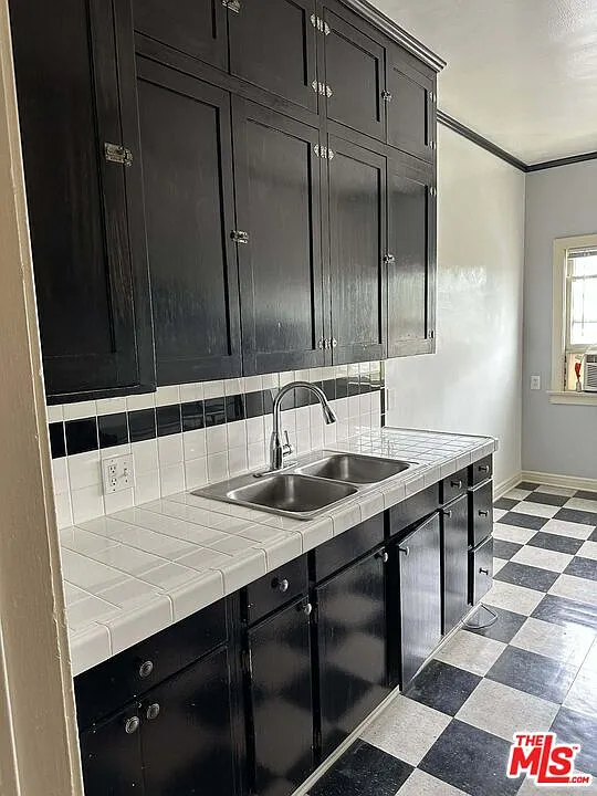 Studio, 1.0 bath, 725 sqft, $2,400 — Photo 2