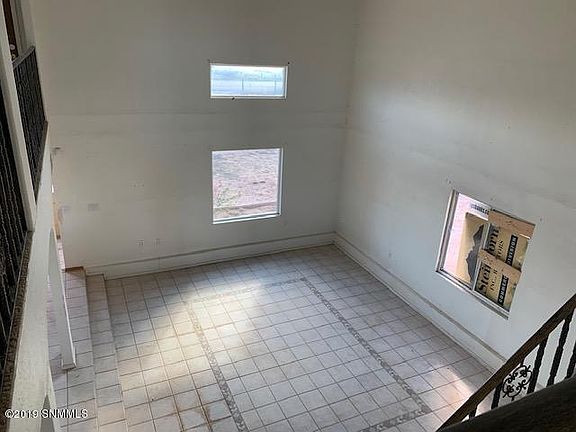 3rd image of 400 Escondido St