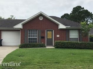 6501 Howe St, Groves, TX 77619