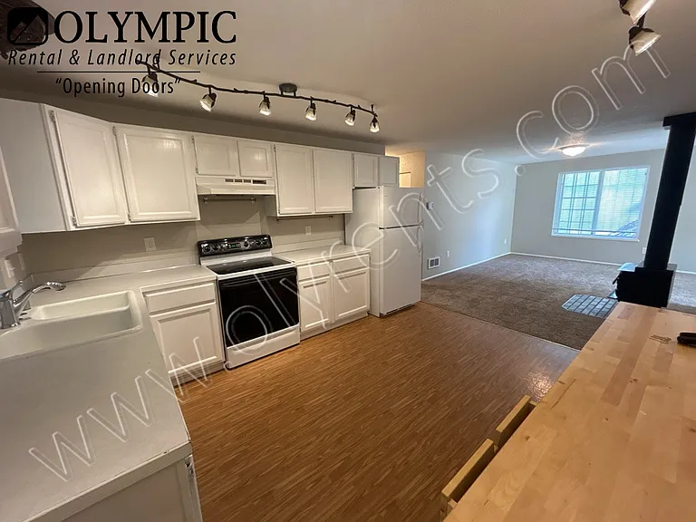 7439 Kittiwake Dr SE — Photo 12