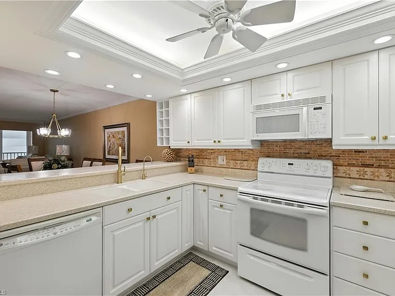 26000 Hickory Blvd #204 — Photo 5