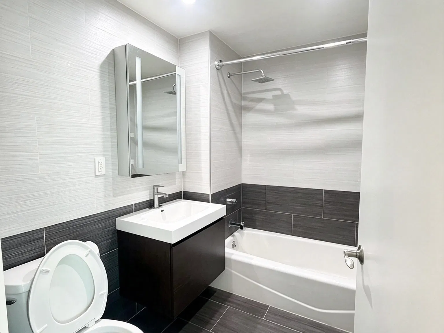 1 bed, 580 sqft, $2,700 — Photo 3