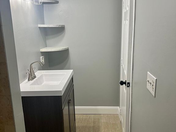 3rd image of 91 Potter St Floor 1