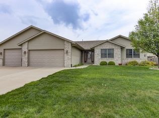 512 Garden Ct, Chatham, IL 62629