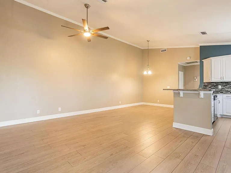 5694 Northpointe Ln — Photo 5