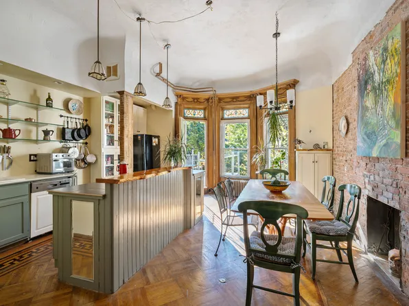 882 Park Place image 15 of 49