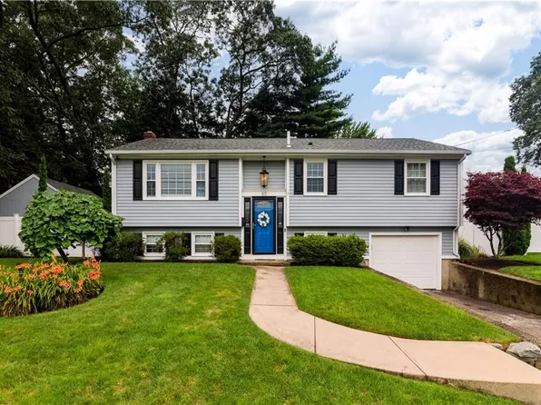 85 Stillwater Dr, Warwick, RI 02889