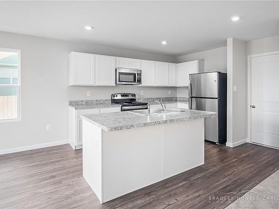 4th image of 303 Normandy Cres