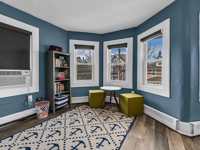1208 Bond St — Photo 14