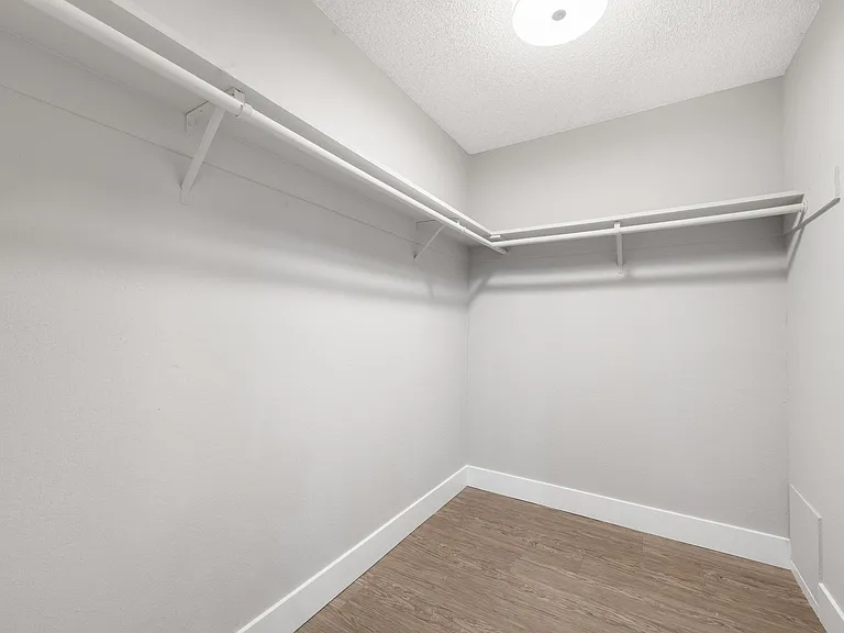 678 Bellflower — Photo 9