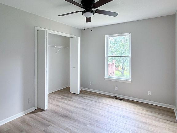 5th image of 15636 Foster St