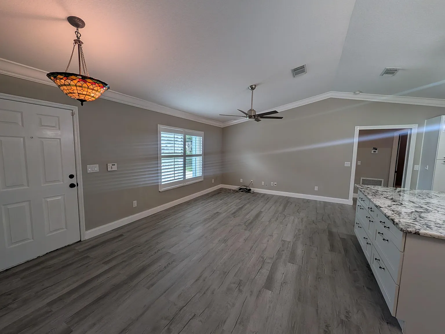 4 bed, 3.0 bath, 1418 sqft, $3,200 — Photo 4