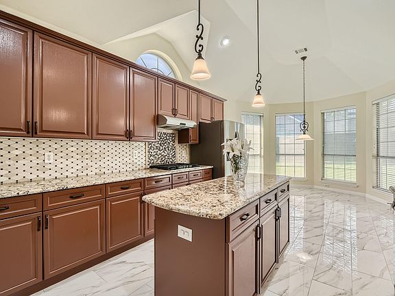 3rd image of 1203 Baldcypress Ln