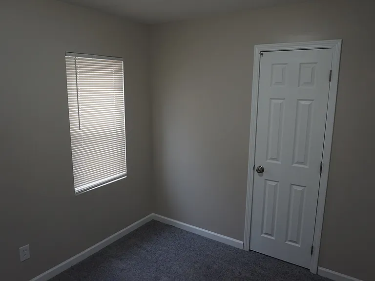 26023 Norfolk St — Photo 8