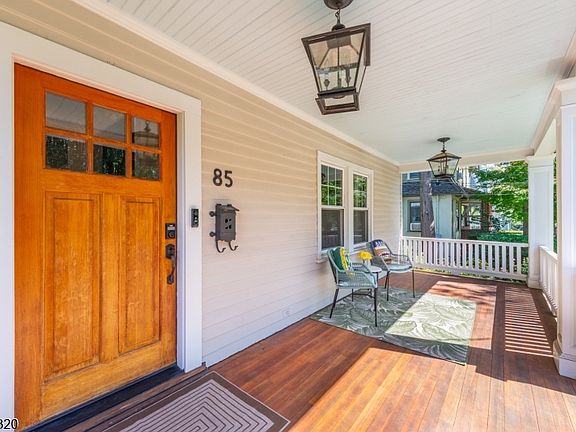 4th image of 85 Evergreen Ave