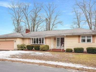 6 Stadium Rd, Methuen, MA, 01844