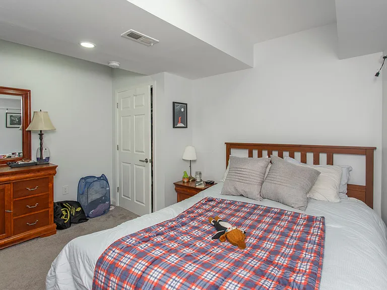1629 Wallace St #1R — Photo 19