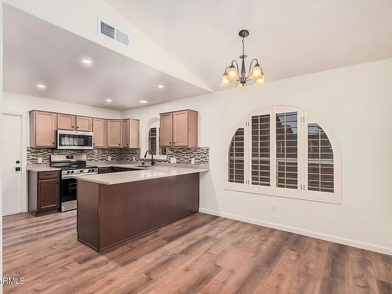 1028 W Butler Ct — Photo 14