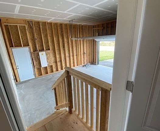 3rd image of 52 Potter Dr