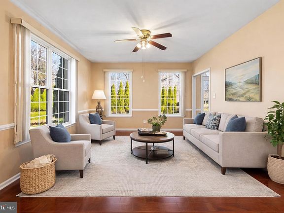 3rd image of 6 Sunset Hollow Rd