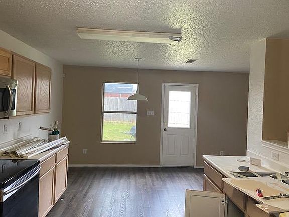 3rd image of 933 White Dove Dr