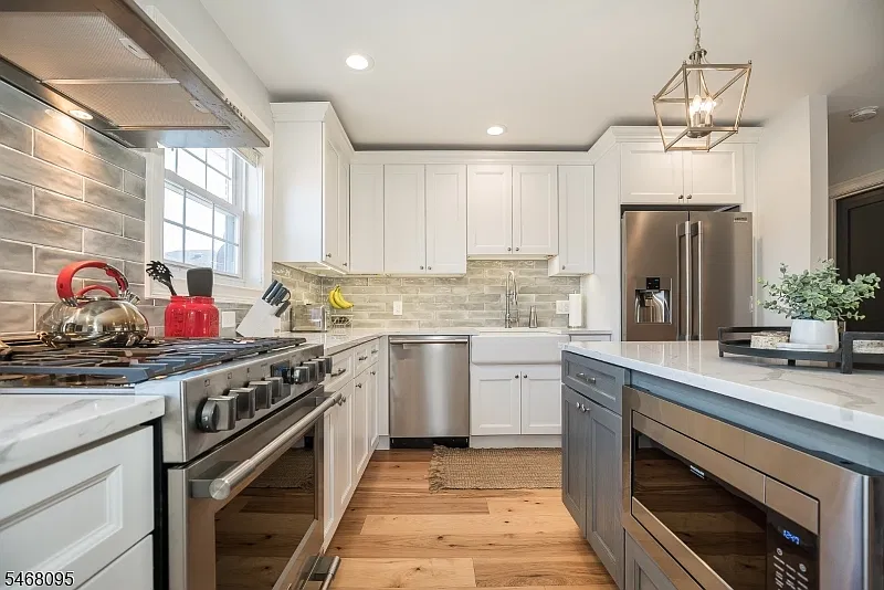 1 bed, 1.0 bath, $2,500 — Photo 3
