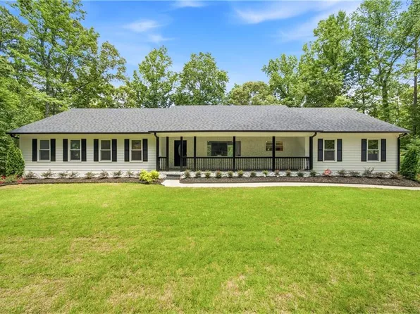 5070 River Lake Dr, Fairburn, GA 30213