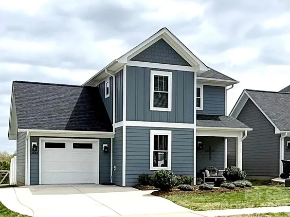 2636 2nd St, Hickory, NC 28601