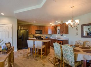303 W 650 N APT F, Centerville, UT 84014