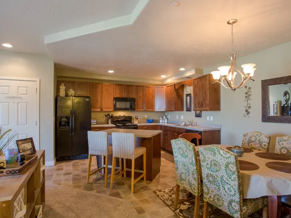 303 W 650 N APT F, Centerville, UT 84014
