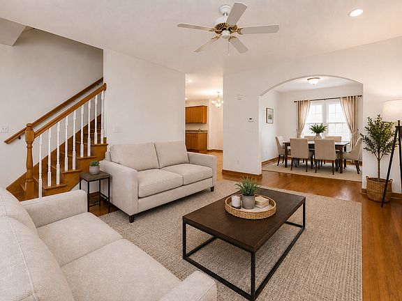 3rd image of 9825 Catalina Dr