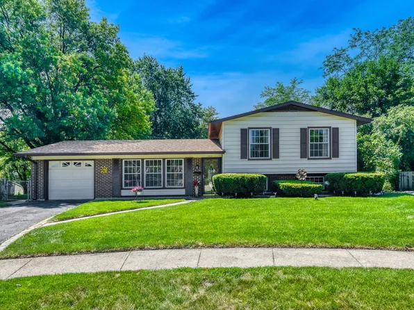 7820 Pebblebrook Cir, Hanover Park, IL 60133