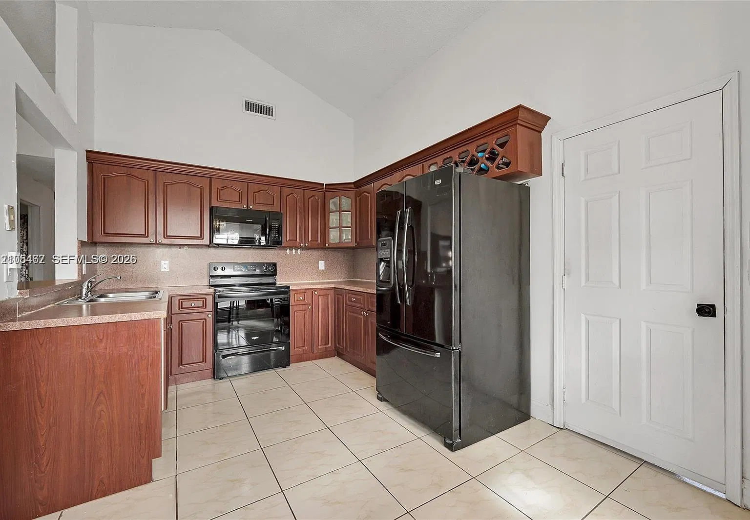 1720 SW 84th Ave — Photo 3