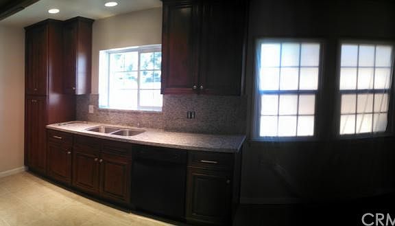3rd image of 2795 Valencia Ave